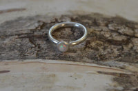 Load image into Gallery viewer, Piercing Ring 925 Silber Labret Tragus 1.2mm Opal weiß
