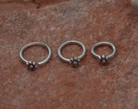 Cargar imagen en el visor de la galería, Piercing Ring Blume 925 Silber Labret Tragus 1.2mm
