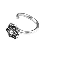Load image into Gallery viewer, Piercing Ring Blümchen 925 Silber Labret Tragus 1.2mm
