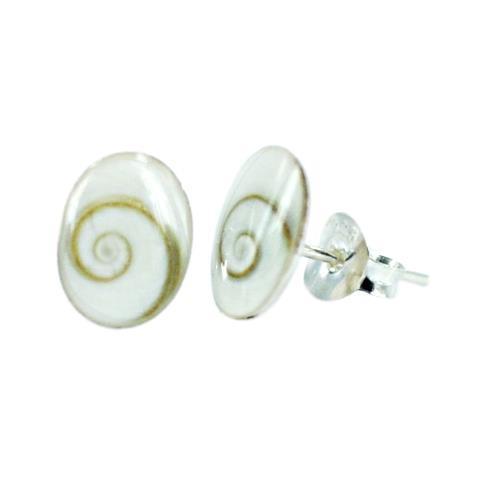 A pair of Shivaauge oval flach Silberohrstecker Ohrstecker 925er Silber for Damen, featuring white shells with natural brown spirals, set on sterling silver posts with butterfly backings.