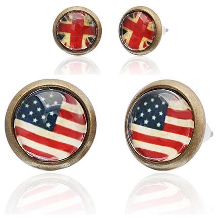 A set of two pairs of nickelfrei Brass Ohrstecker: one pair with the British flag, the other with the American flag and colorful stars, both set in bronze-colored metal, 12 mm, unisex, and made from stainless steel.