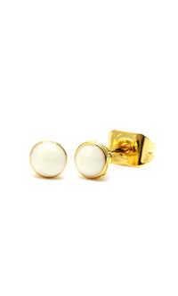 Load image into Gallery viewer, A pair of Brass Ohrstecker gewölbt rund 3 mm in bunt gold Emaille, made from nickelfrei Messing. These round, elegant stud earrings are displayed on a white background and are gentle on sensitive ears.

