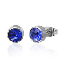 Load image into Gallery viewer, A pair of "Brass Ohrstecker silber Glaskristall facettiert 6mm rund bunt hoch" features silver stud earrings with round, faceted, colorful glass crystals, 6mm in size, bezel-set and nickelfrei, shown on a white background.
