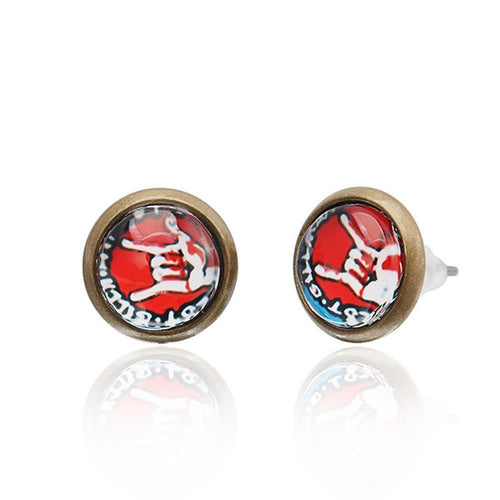A pair of round, nickelfrei Brass Ohrstecker (12 mm) with colorful star design under a glass dome; unisex stainless steel earrings.