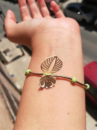 Load image into Gallery viewer, Armband Brass Perlen grün Brass Röhren Blume geöffnet weiß bemalt - chic - net.de
