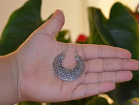 Load image into Gallery viewer, Brass Ohrringe Blumensichel silbern Messing - chic - net.de
