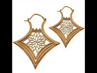 Load image into Gallery viewer, Brass Ohrringe Tribal Karo Form Blume breiter Rand antik golden Messing - chic - net.de
