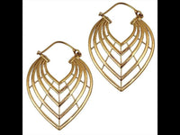 Load image into Gallery viewer, Brass Ohrringe Tribal Tropfen fünflagig umgedreht antik golden gewölbt Messing - chic - net.de
