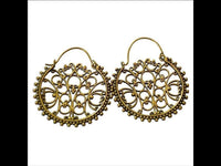 Load image into Gallery viewer, Brass Ohrringe Tribal Zackenrand rund Pfau Spiralbögen antik golden Messing - chic - net.de
