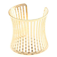 Load image into Gallery viewer, breiter Brass Armreif golden 64 mm gehämmert Rillen nach innen gewölbt - chic - net.de
