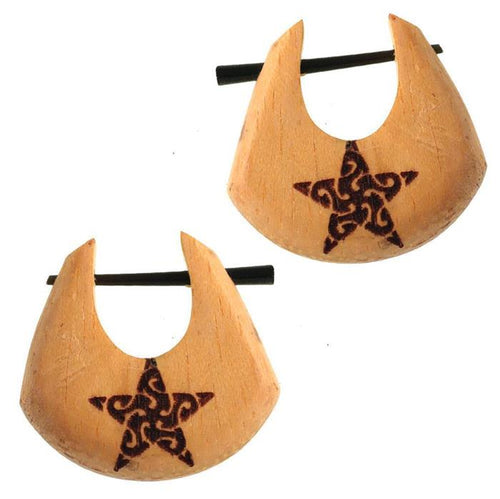 Pin Creolen Jackfrucht Holz hell Horn-Pin 23 mm Träne dunkle Gravur Motiv