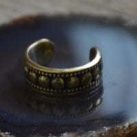 Cargar imagen en el visor de la galería, Ear cuffs Punkte Muster groß klein schmal Messing gold - chic - net.de
