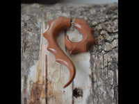 Cargar imagen en el visor de la galería, Fake Piercing Edelstahl Rosenholz Zacken Spirale - chic - net.de
