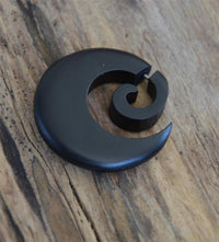 Load image into Gallery viewer, Fake Piercing Ohrring Narra Holz Spirale breiter werdend - chic - net.de
