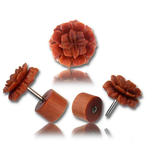 Fake Plug Piercing Sawo Holz rotbraun Blume dreilagig geschnitzt Edelstahl Ohrstecker 1 mm - chic - net.de