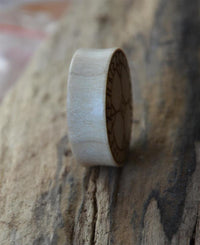Load image into Gallery viewer, Flesh Plug Holz hell Runen Algiz Kreis double flared - chic - net.de
