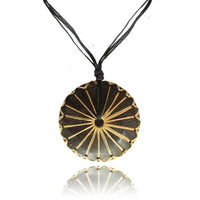 Load image into Gallery viewer, Kette Kokos Holz Kreis Anhänger mit hellem Bast Sonnenform mit verstellbarer Bauwollkette - chic - net.de
