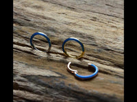 Load image into Gallery viewer, Klapp Segment Ring Piercing Edelstahl blau Opal Inlay - chic - net.de
