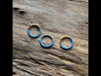 Load image into Gallery viewer, Klapp Segment Ring Piercing Edelstahl blau Opal Inlay - chic - net.de
