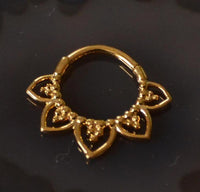 Load image into Gallery viewer, Klapp Segmentring Piercing Blume Edelstahl Gold PVD - chic - net.de
