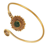 Load image into Gallery viewer, Messing Armreif antik golden grüner Onyx rund Maserung Schnörkel Herzen verstellbar antik Tribal Schmuck - chic - net.de
