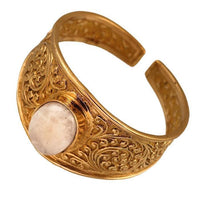 Load image into Gallery viewer, Messing Armreif antik golden rund Schnörkel Verziehrung großer ovaler Mondstein verstellbarTribal Schmuck - chic - net.de
