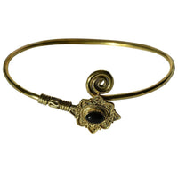 Load image into Gallery viewer, Messing Armreif gold Onyx Schnörkel Spirale verstellbar - chic - net.de
