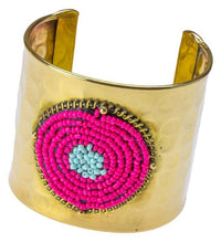 Load image into Gallery viewer, Messing Armreif gold Perlen Kreise gehämmert grau rosa breit nickelfrei verstellbar antik Tribal - chic - net.de
