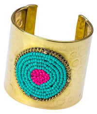 Load image into Gallery viewer, Messing Armreif gold Perlen Kreise gehämmert rosa türkis breit nickelfrei verstellbar antik Tribal - chic - net.de
