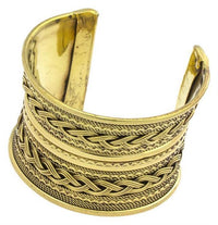 Load image into Gallery viewer, Messing Armreif gold Seile Zopf Zickzack konkav breit nickelfrei verstellbar antik Tribal Schmuck - chic - net.de
