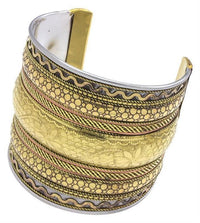 Load image into Gallery viewer, Messing Brass Armreif Seile Wellen Blume oxidiert gold breit nickelfrei antik Seile Tribal Schmuck - chic - net.de
