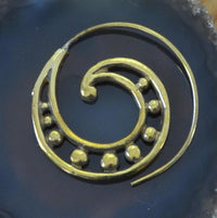Load image into Gallery viewer, Messing Spirale Ohrringe Piercing Kugeln antik gold - chic - net.de
