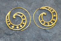 Load image into Gallery viewer, Messing Spirale Ohrringe Piercing Kugeln antik gold - chic - net.de
