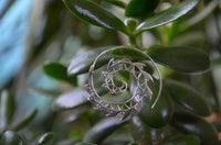 Load image into Gallery viewer, Messingohrringe versilbert Spiralen Zacken Dreiecke Muster 925 sterling Silber - chic - net.de
