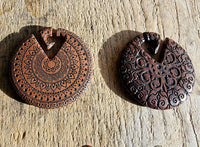 Load image into Gallery viewer, Moroccan Flower Design Fake Piercing Hanger aus Narra Holz - chic - net.de
