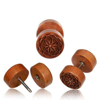Load image into Gallery viewer, Four round wooden earrings, the Fake Motiv Holz Plug Piercing, feature carved designs like Lebensbaum, Lebensblume, Om, and Shivaauge with stainless steel posts for a Holz Piercing or Fake Plug look.
