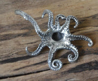 Load image into Gallery viewer, Ohrgewicht 4mm Hook White Brass Oktopus 70mm silbern - chic - net.de
