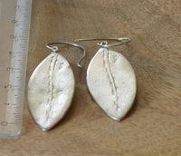 Load image into Gallery viewer, Ohrringe 925 Sterling Silber Oliven Blatt 41mm - chic - net.de
