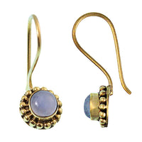 Load image into Gallery viewer, Ohrringe Blume Perlen 8 mm Mondstein weiß Messing Brass antik golden Tribal Ohrhänger - chic - net.de
