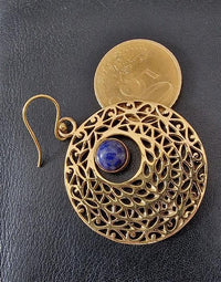 Load image into Gallery viewer, Ohrringe Kreis gestanzt Lapis Mandel blau Messing antik golden Tribal Ohrhänger - chic - net.de
