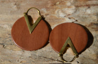 Load image into Gallery viewer, Ohrringe Sawo Holz Brass Bügel gold rund Zacke braun - chic - net.de
