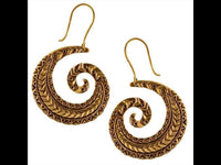 Load image into Gallery viewer, Ohrringe Spirale Zacken Muster Messing antik golden Ohrhänger Tribal Piercing Schmuck Brass - chic - net.de
