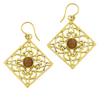 Load image into Gallery viewer, Ohrringe Tigerauge Karo Ornamente glänzend Messing antik golden Tribal 40 mm - chic - net.de
