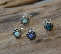 Load image into Gallery viewer, Ohrstecker 925 Silber Opal E - Coat oxidierter Rand - chic - net.de
