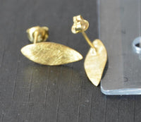Cargar imagen en el visor de la galería, Ohrstecker vergoldet 925 Silber Mandel gewellt - chic - net.de
