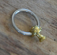 Load image into Gallery viewer, Piercing Klemmkugel Ring Brass Edelstahl Pilz 3D - chic - net.de
