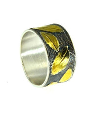 Load image into Gallery viewer, Ring 925 Silber oxidiert Blätter vergoldet Gips Textur - chic - net.de
