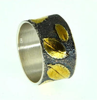 Load image into Gallery viewer, Ring 925 Silber oxidiert Blätter vergoldet Gips Textur - chic - net.de
