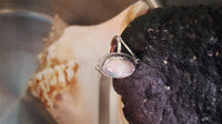 Load image into Gallery viewer, Ring Mondstein Seil Bögen Kugeln oval 925 Silber - chic - net.de
