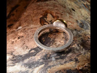 Load image into Gallery viewer, Ring Silber 925 vergoldet crushed Koralle Kreis - chic - net.de
